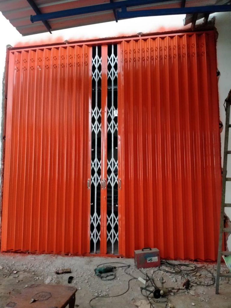 pintu harmonika lombok tengah