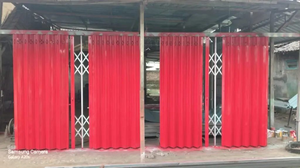 Pintu Harmonika Folding Gate: Solusi Keamanan dan Estetika dari Redjo Steel pintu harmonika folding gate 1024x576 - Pintu Harmonika Folding Gate: Solusi Keamanan dan Estetika dari Redjo Steel